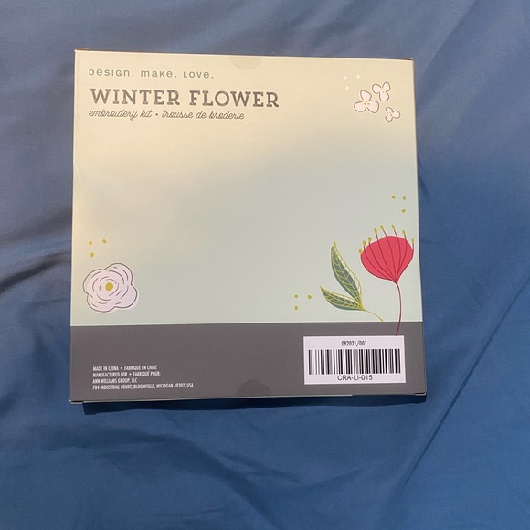 ❤️3/25❤️ NWT Winter Flower Embroidery Kit - Picture 2 of 2